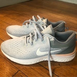 Light blue-green Nike sneakers, size 8.5